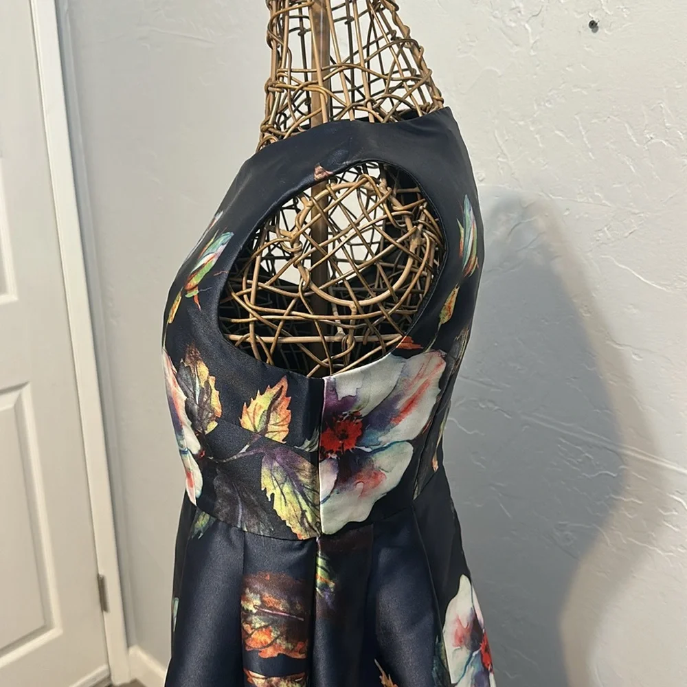 Beulah Style Floral on Navy, fit/flare occasion midi dress. Sleeveless. Size MP - Picture 4 of 12